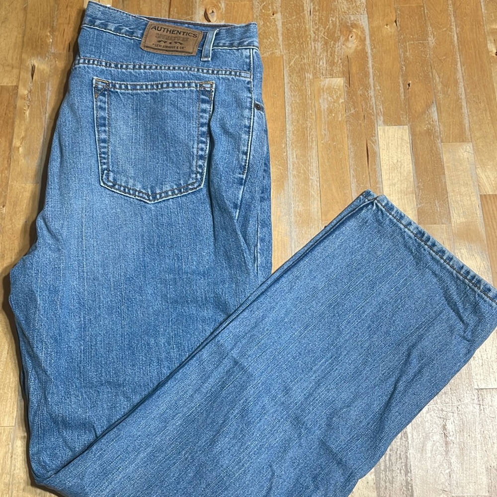 Men’s Levi’s signature jeans